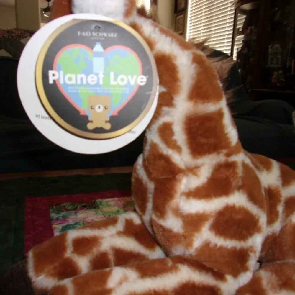 FAO Schwarz Planet Love Recycled Bottle Giraffe Toy Plush New